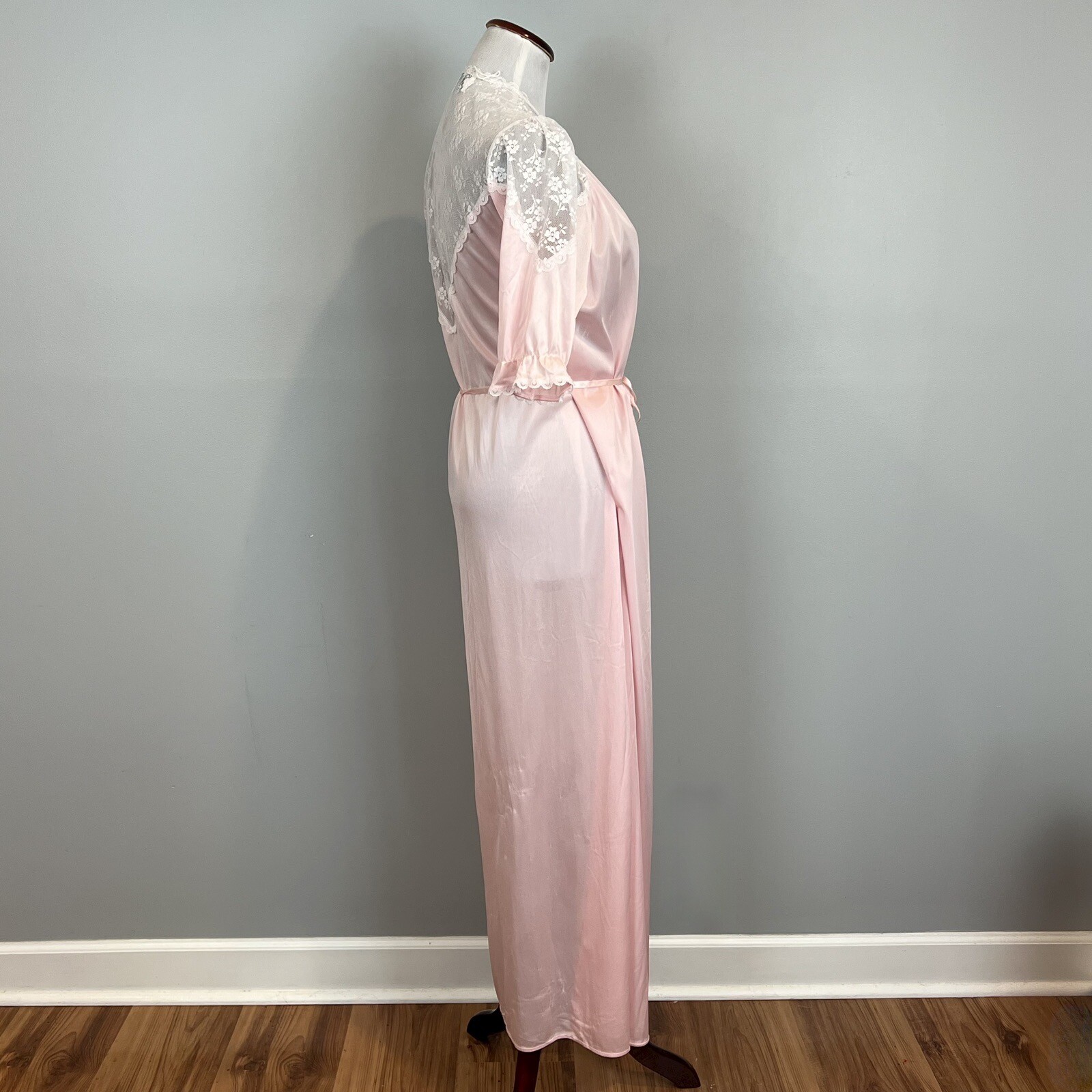 Paramount Nylon Peignoir Dressing Gown Pink Lace Women’s Size Medium / Large Vtg