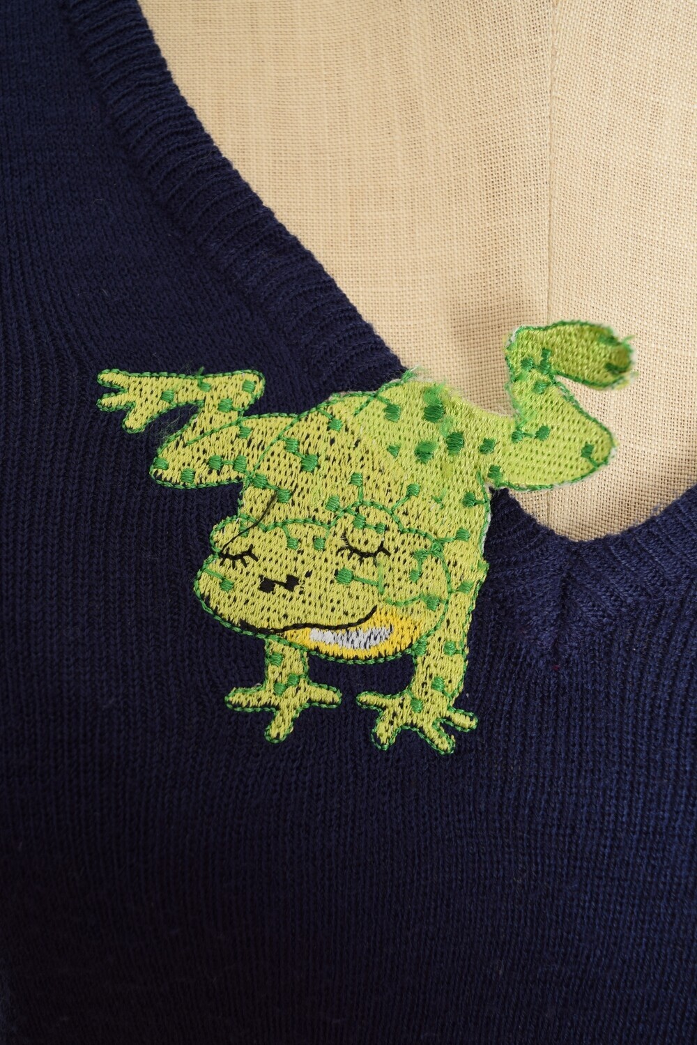 vintage 70s sweater navy embroidered FROGS Cyn Les Shirlee jumper top shirt M L