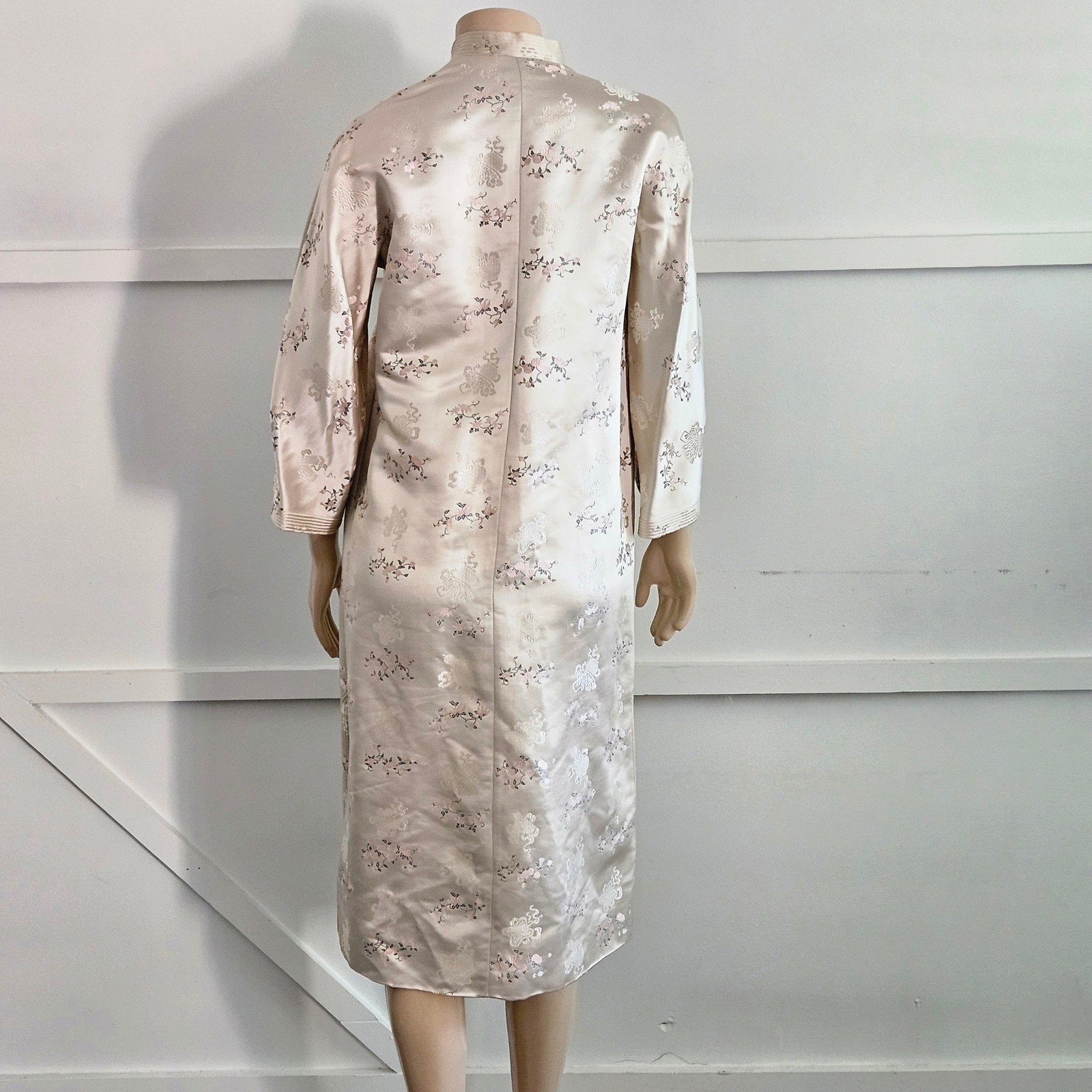 VTG British Crown Colony Champagne Satin Floral Crane Cheongsam Duster Robe Coat