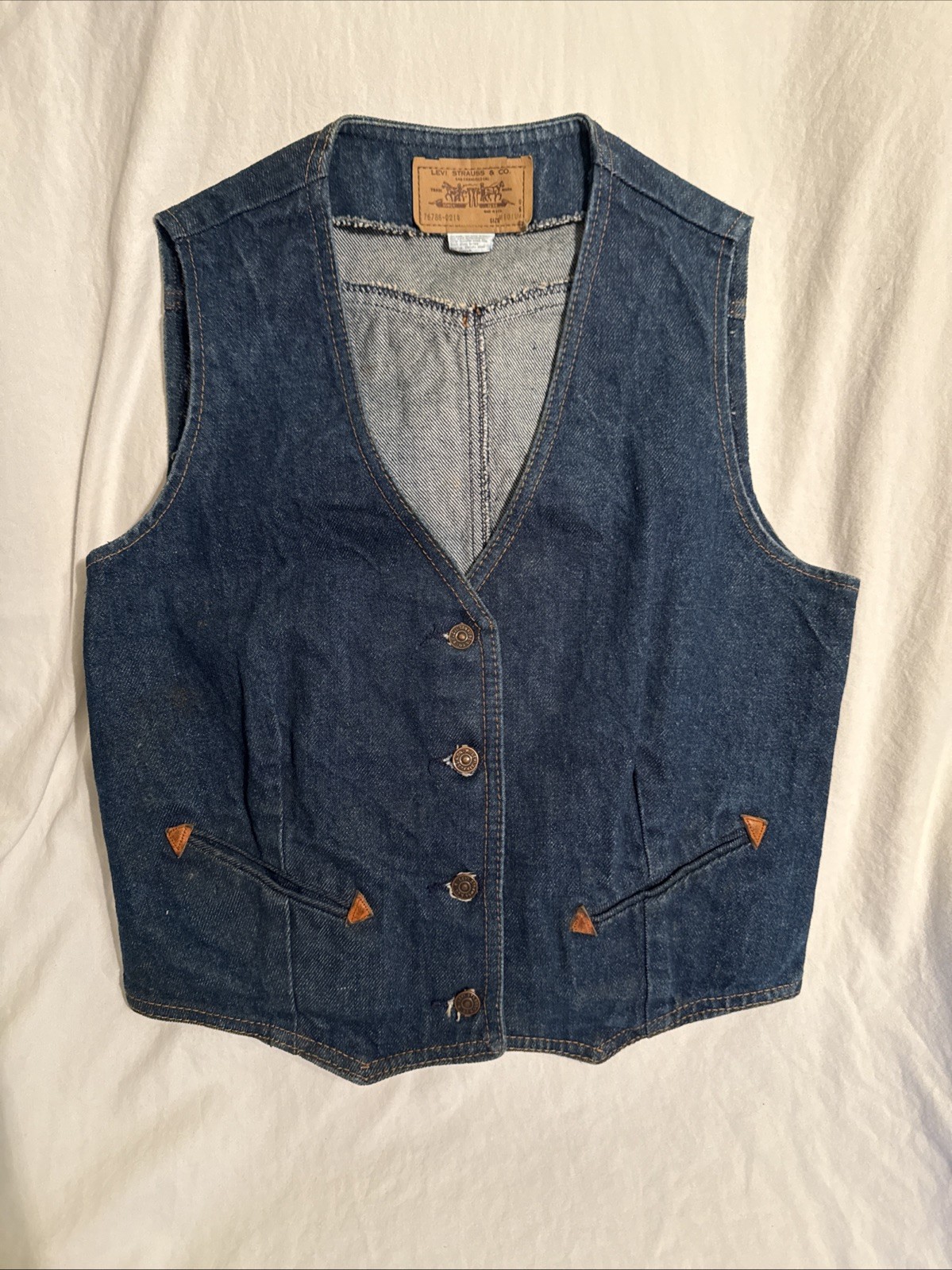 Women’s Vintage 70S 80S Levi’s Western Denim Vest model 76786 – 0214 Rigid USA