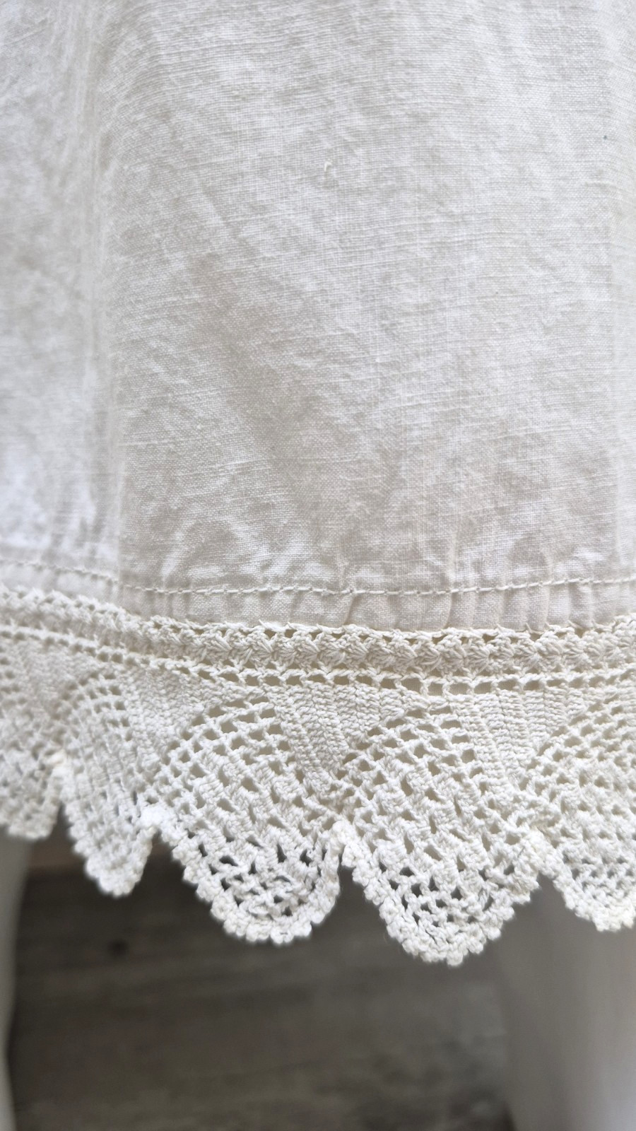 ANTIQUE VICTORIAN WHITE COTTON PETTICOAT SKIRT W/ CROCHET LACE – Waist 24″