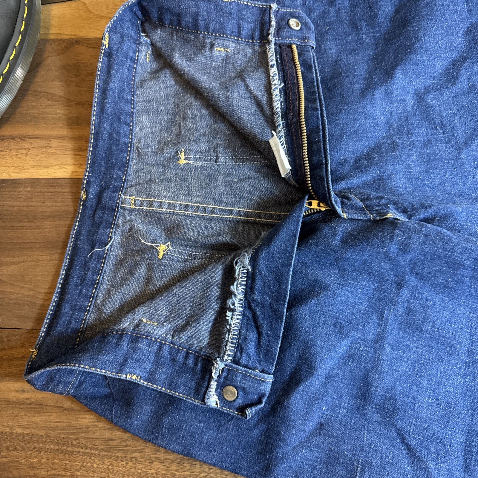 Vintage 70s Live Ins Sz 9 – 24 X 32.5 Embroidered Wide Leg Denim Jeans USA Chic
