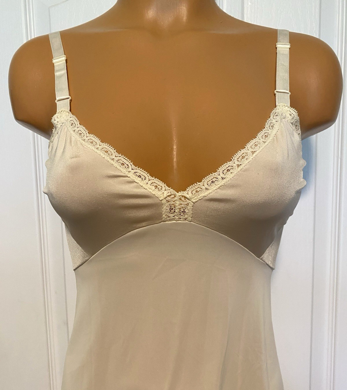 VTG 1960’s SHADOWLINE IVORY W/ SIMPLE LACE TRIM FULL SLIP SZ 32-TALL