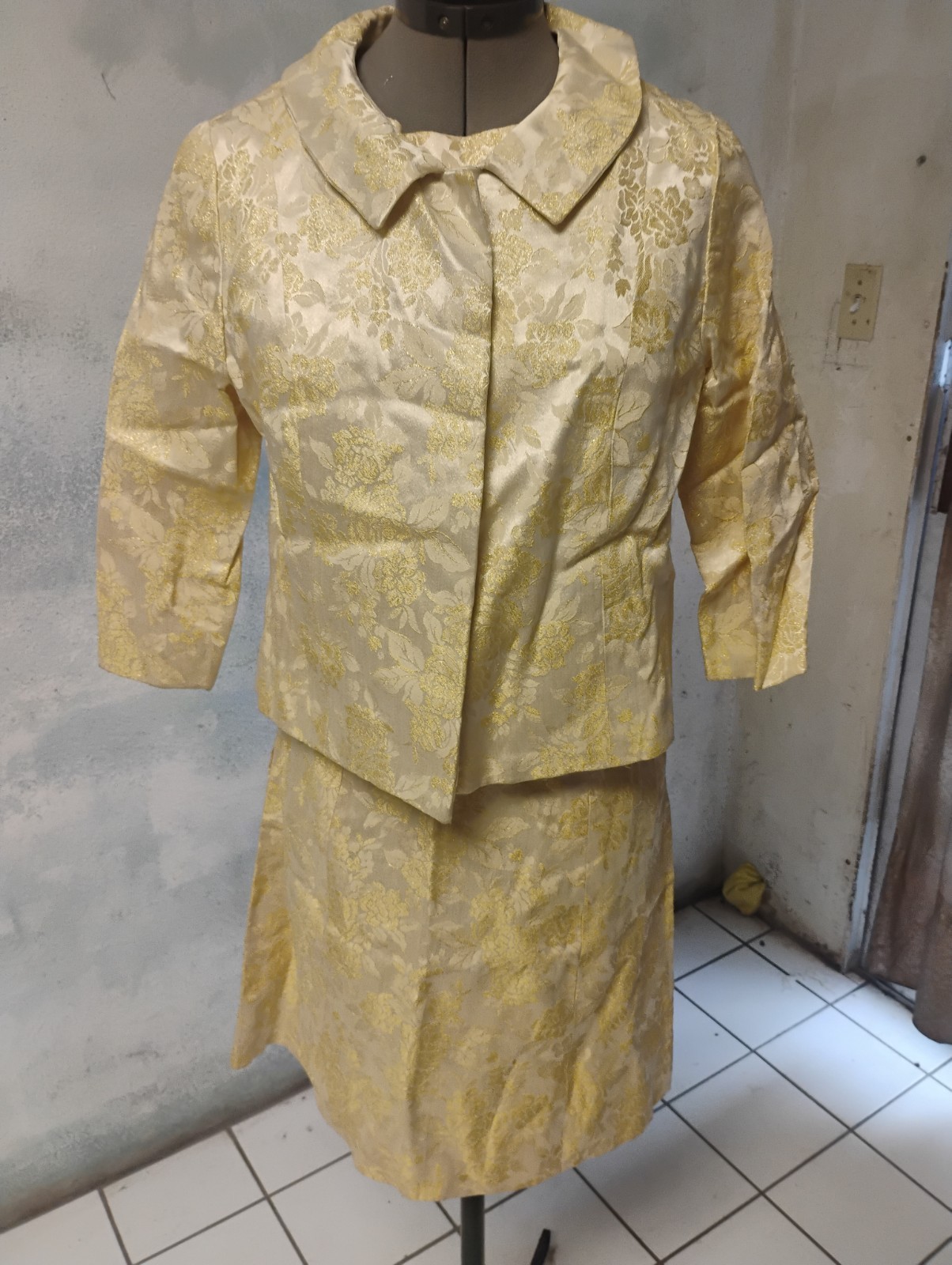 Vintage Robinson’s 1960s Gold Brocade 3pc Skirt Suit Set Jacket Sz 4