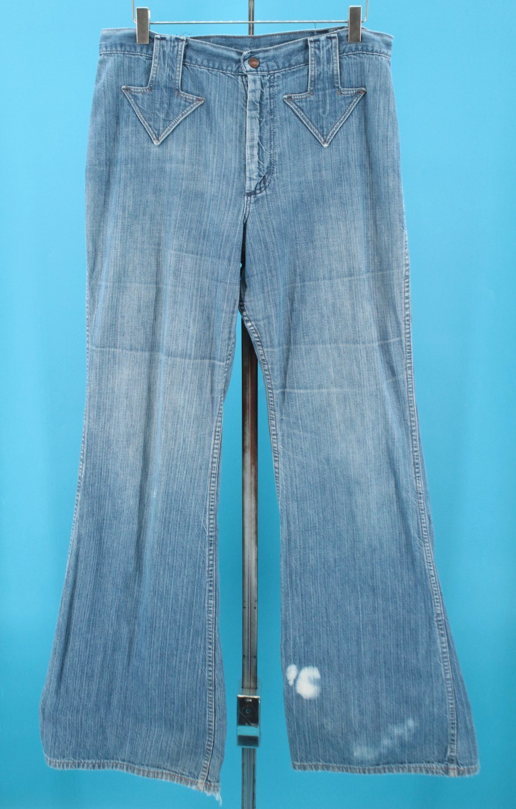 VTG Womens 70s Wrangler Denim Bell Bottom Jeans W/ Arrow Belt Loops Sz 33″ 1970s