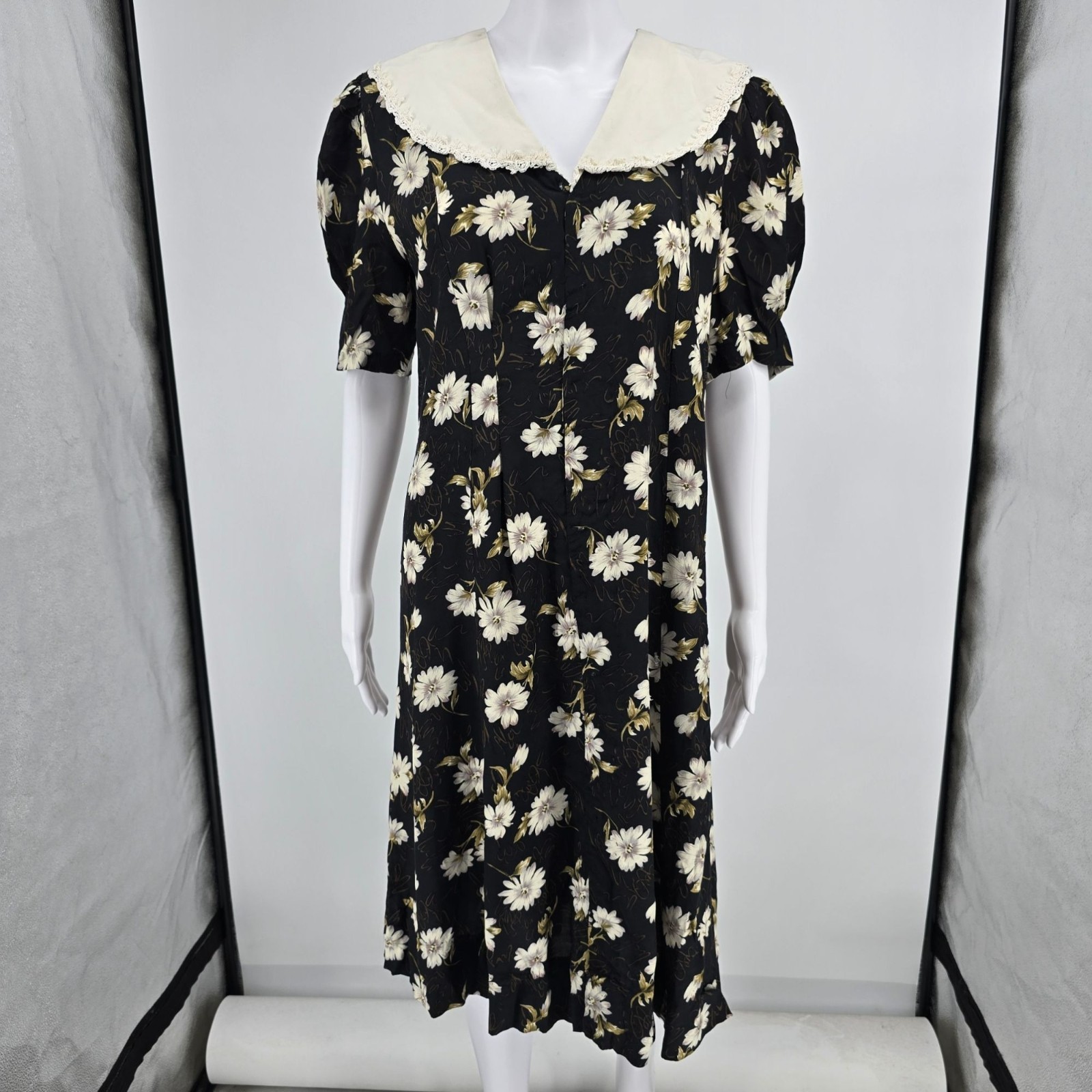 Vintage 1990s Caroline Wells Collection Pilgrim Collar Black Floral Dress (8/M)