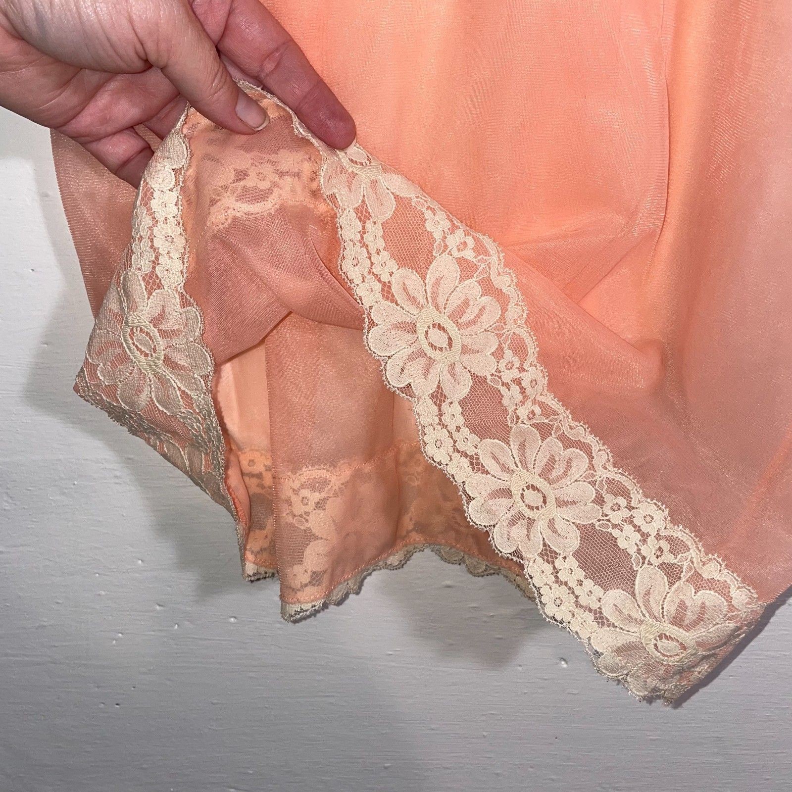 Vintage 1960s Gossard Artemis Peach Pink Lace Full Slip Dress 34 Short