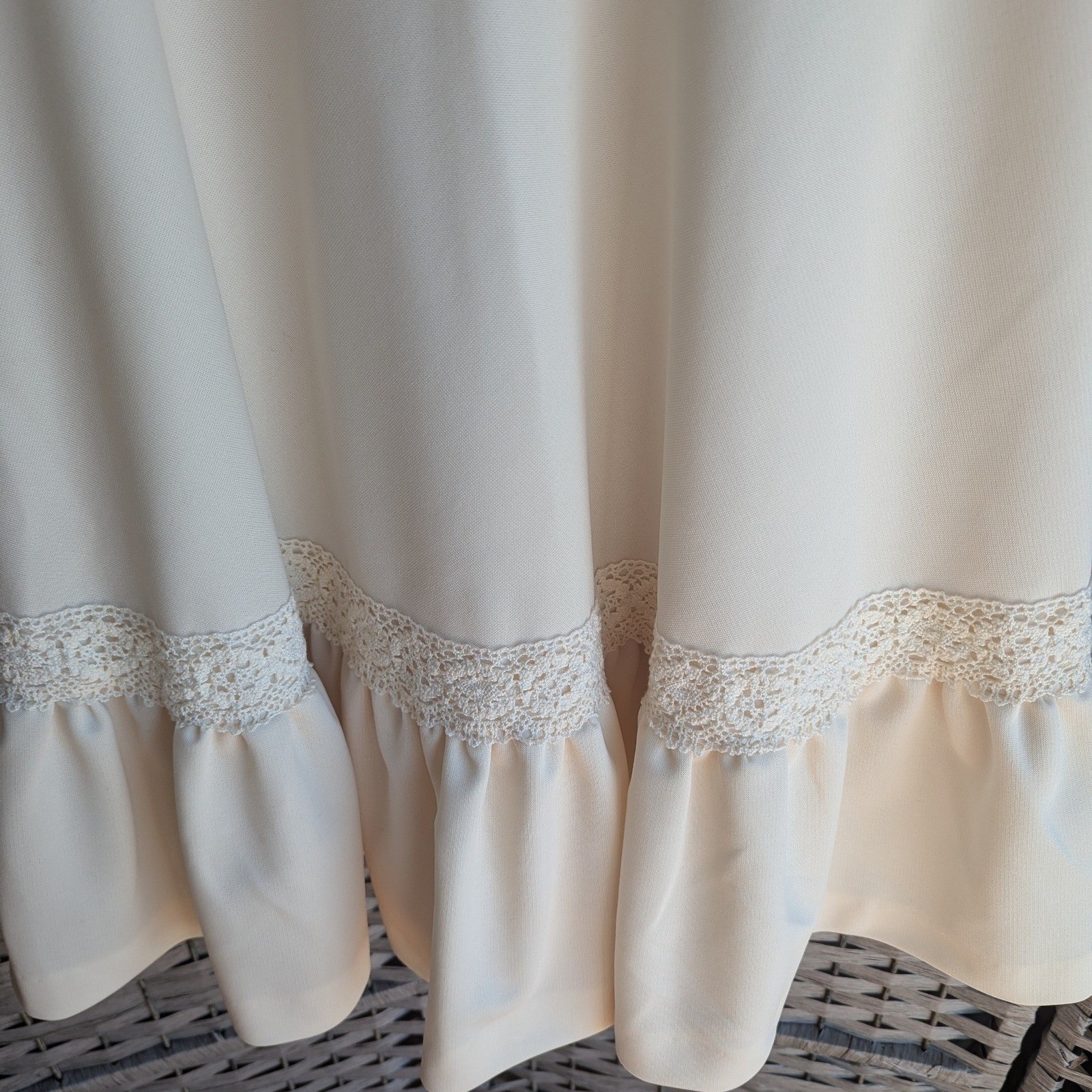 Vtg Cream Crochet Lace Trim Fit & Flare Ruffle Hem Dress V-Neck Coquette Bridal