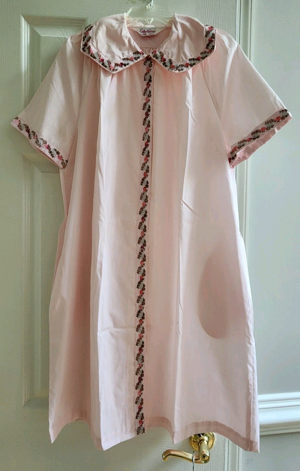 VINTAGE 1950s House Coat by Evelyn Pearson Pink Snap Front Lightweight Robe