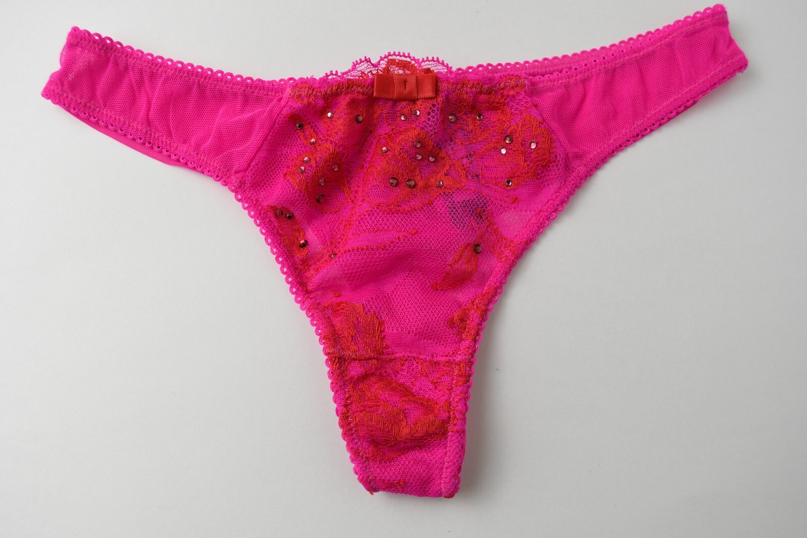 VTG Victoria’s Secret Sexy Little Things Lace Keyhole Thong Panty SMALL