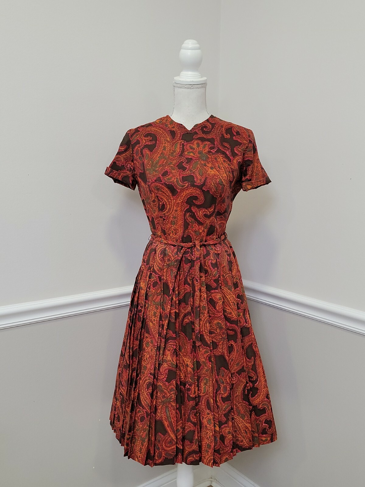 Vintage L’Aiglon Knee Length Full Pleated Skirt Dress
