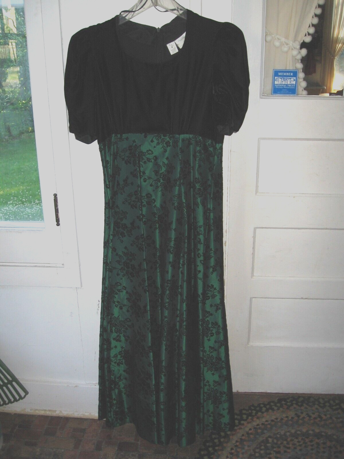 LOVELYVINTAGE SOUTHEASTERN IRIDESCENT GREEN/BLACK VELVET FLOCKED BROCADE DRESS-6