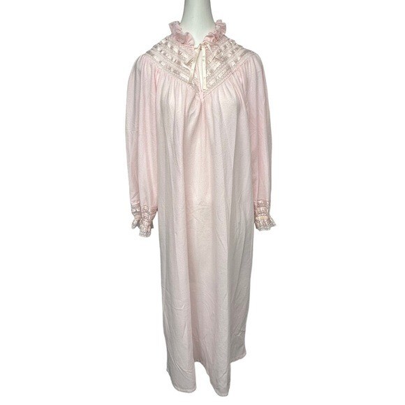 Vintage Gilligan O’Malley Petite M Night Gown Pink Full Length Cottagecore Lace
