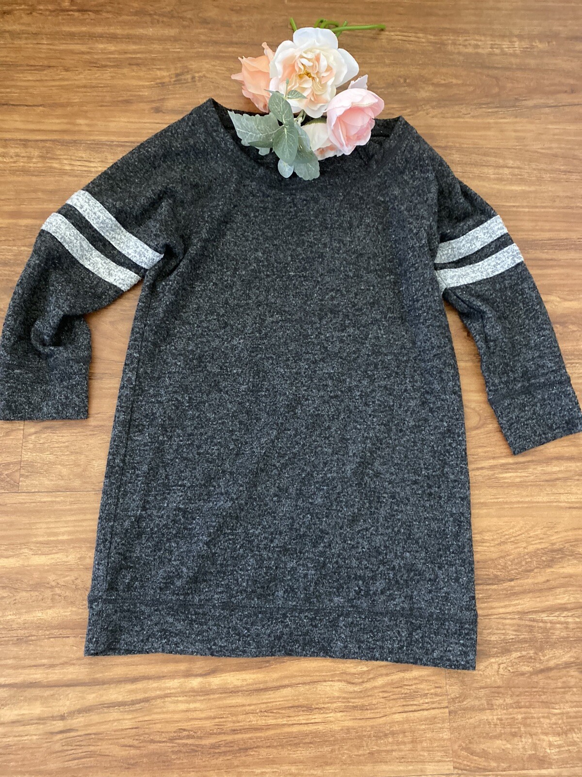 Vintage Ladies Soft Gray With Stripes 3/4 Sleeve Tunic Sweater Size Small EUC