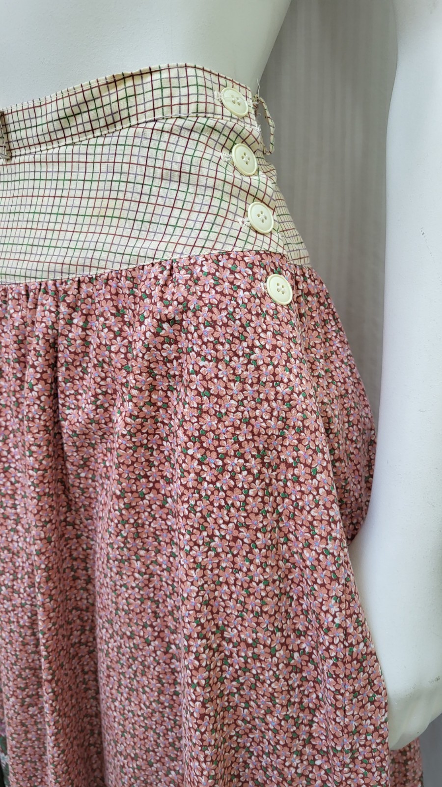 Vintage East River Clothing Co. Floral Tiered Skirt – Size Small – Waist 27″