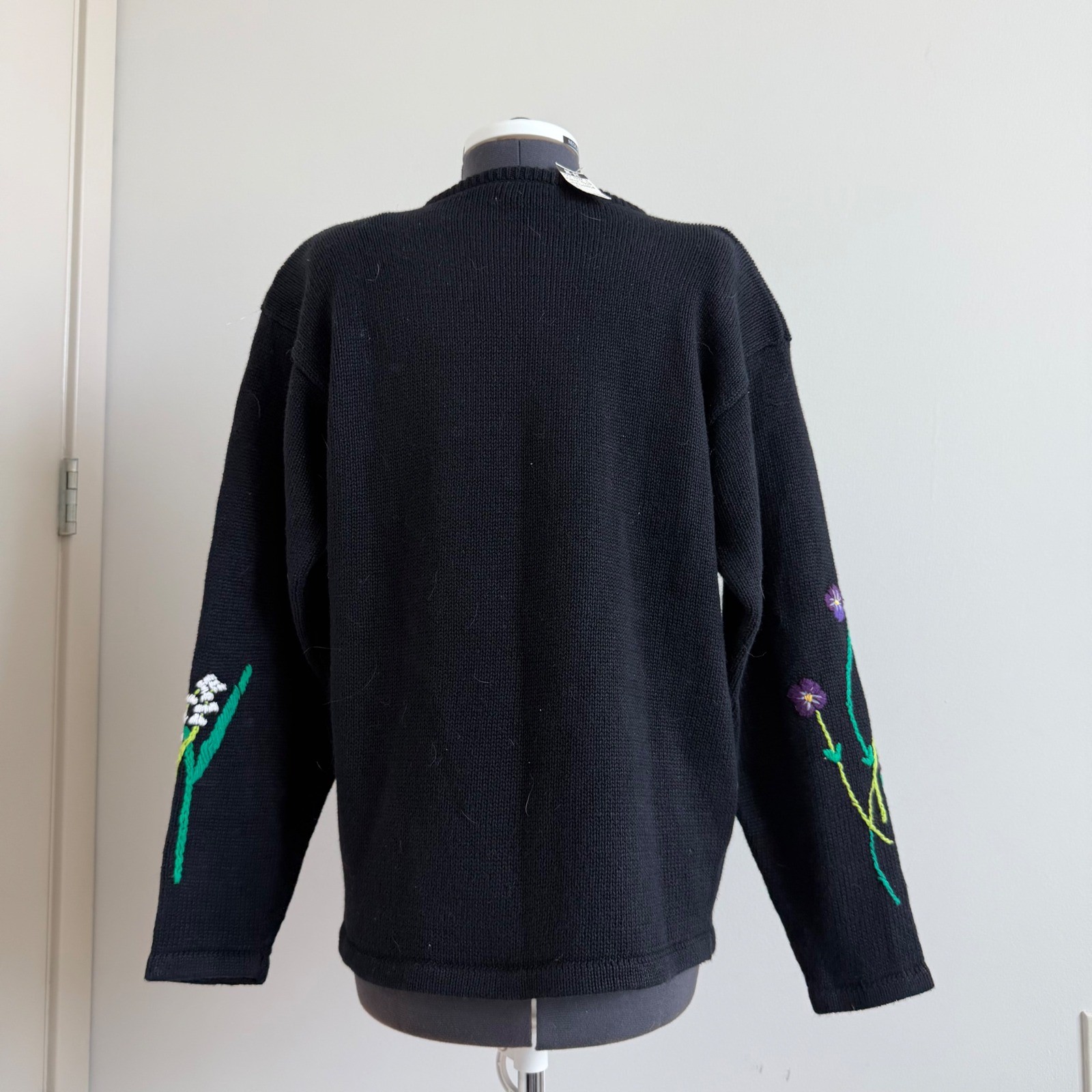 Vintage 90s Studio Michelle Stuart Floral Embroidered Sweater Size Small
