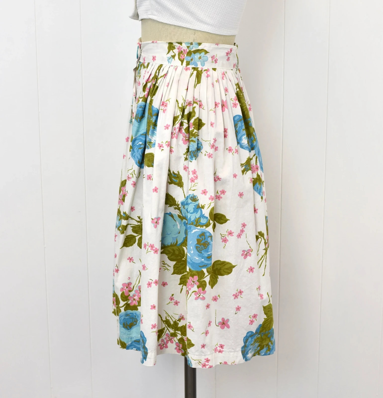 1950s Blue Rose Pink Floral Print White Cotton Pinup Mid Century Skirt