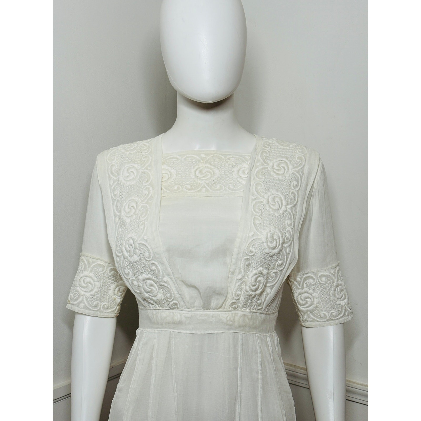 XXS Edwardian Antique Lawn Cotton Embroidered Dress
