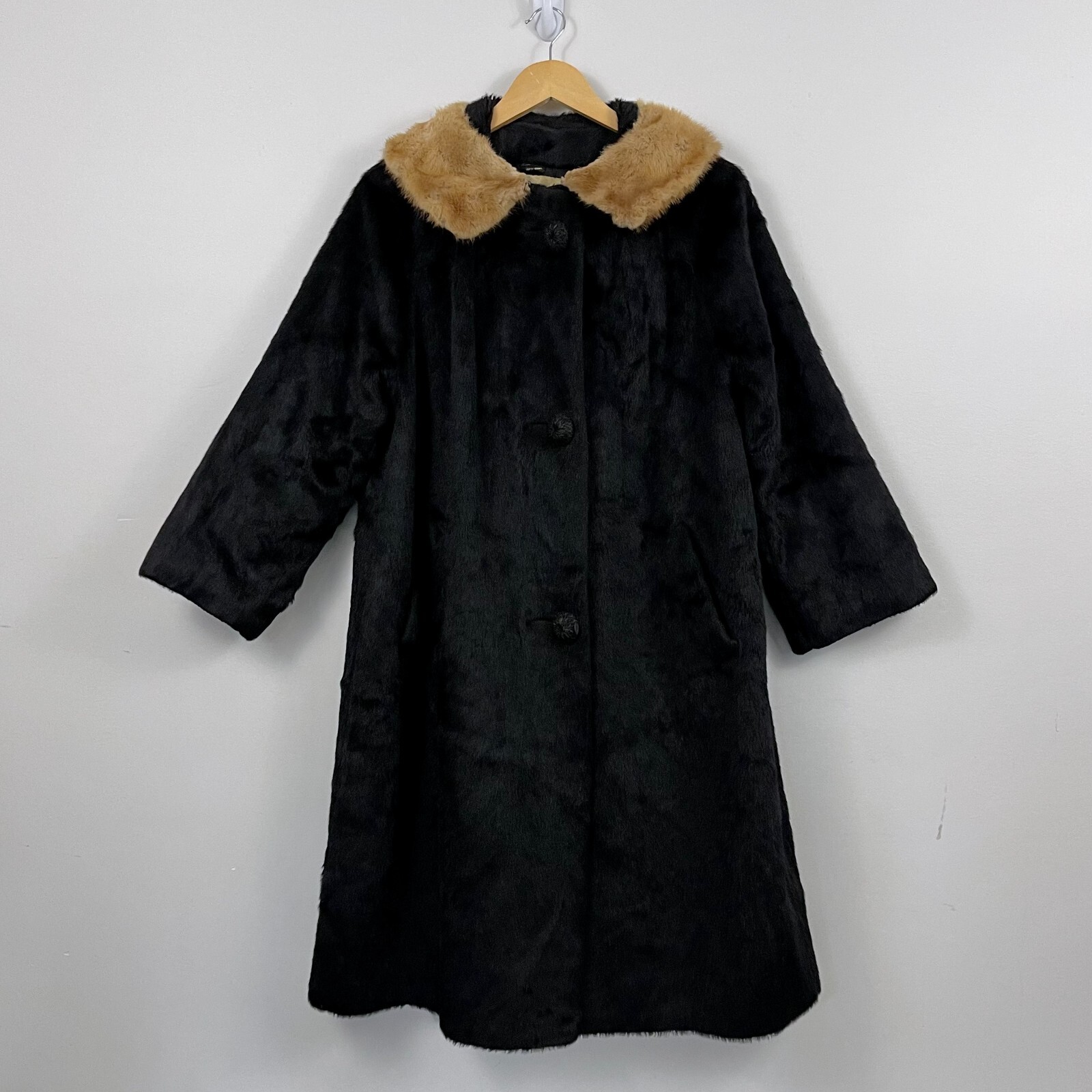 Vintage 1950s-1960s Eaton’s of Canada Coat Salon Fur Coat