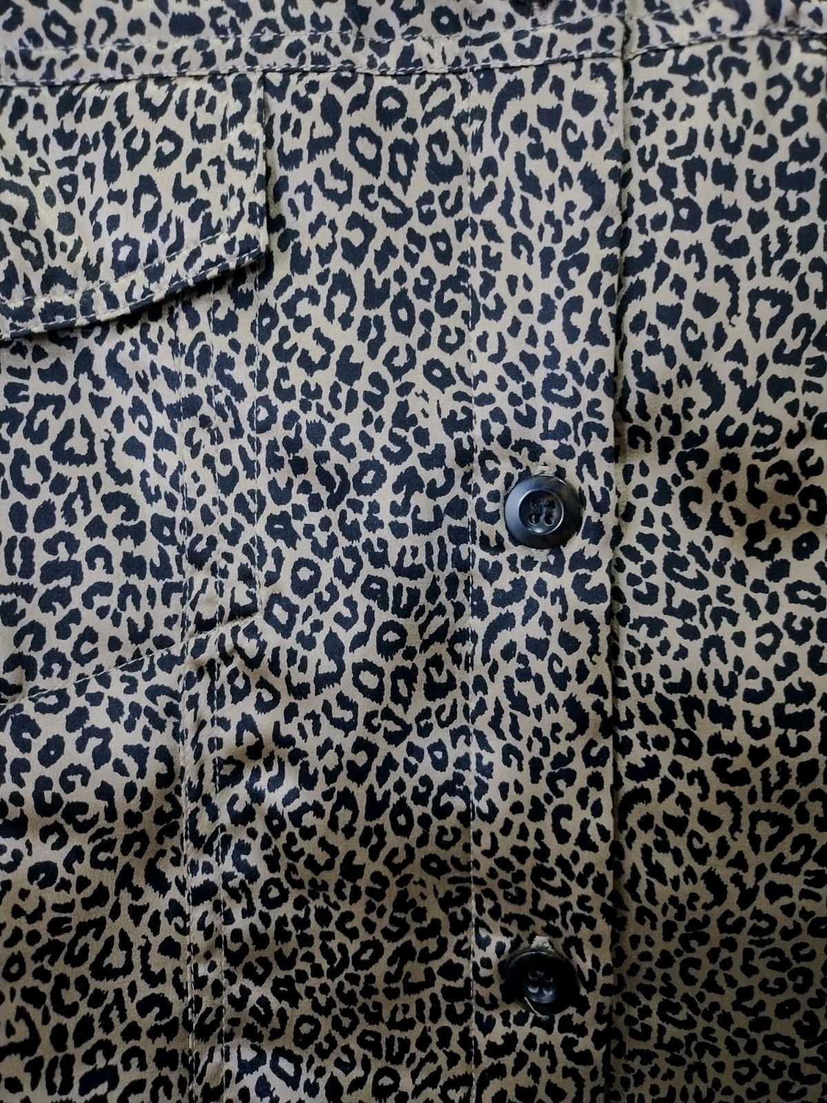 Women’s Shirt L 100% Silk Button Blouse Leopard Cheetah Animal Print