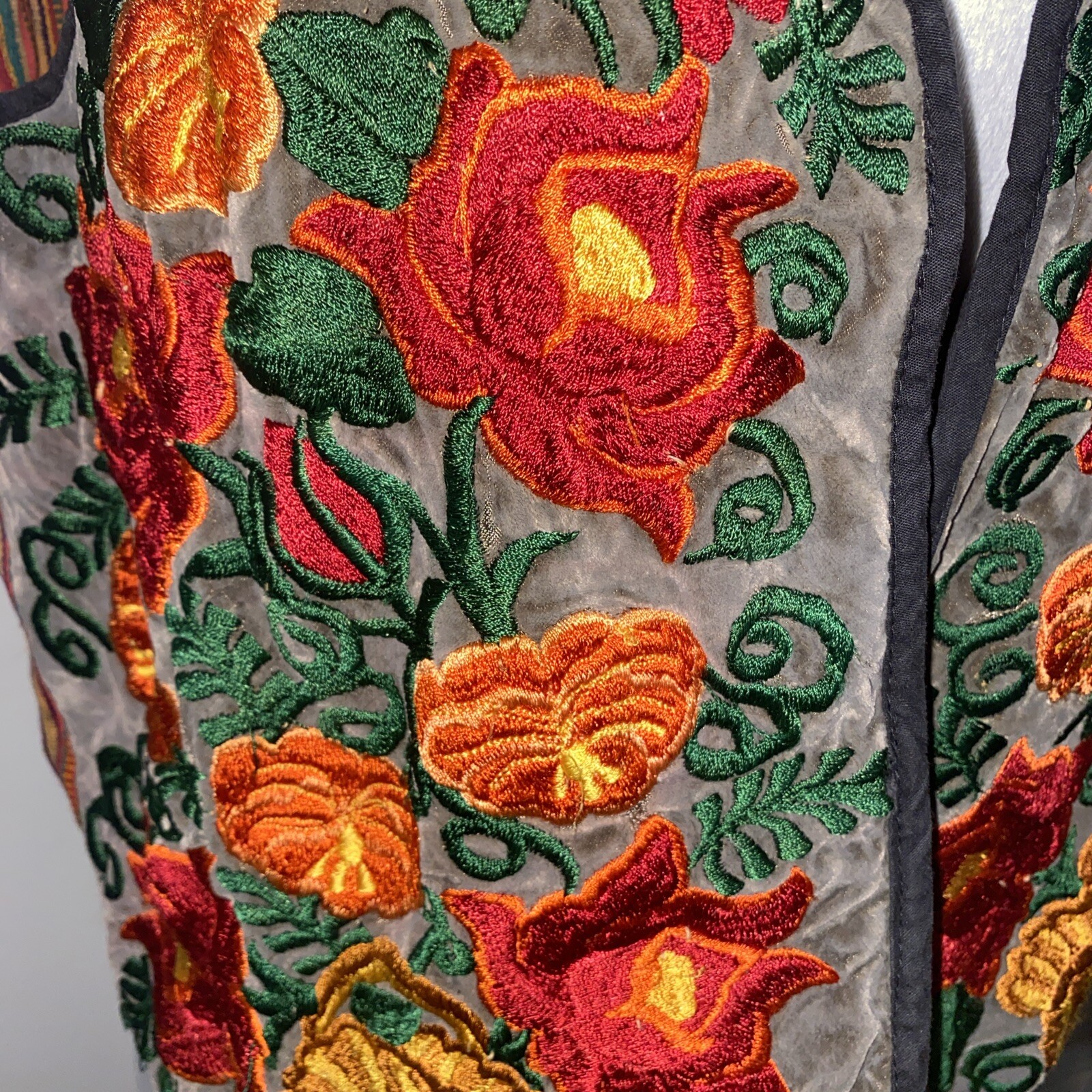 Vintage Velvet Floral Vest Women’s Multicolored Embroidered No Size Best Guess M