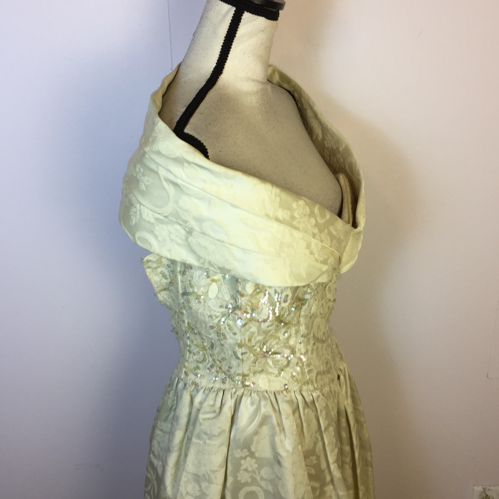 Vtg Jessica McClintock Size 8 Womans Wedding Formal Dress Beige Off the Shoulder