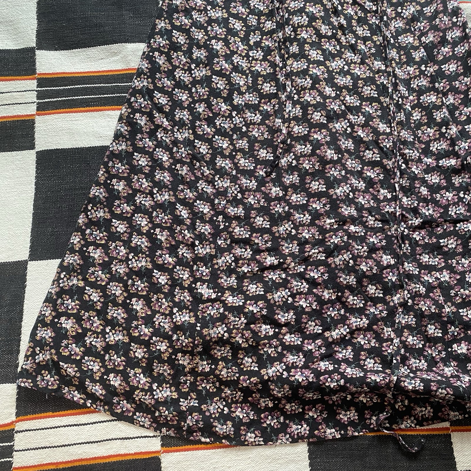 Vintage 90’s Caroline Wells Floral Midi Dress. Corset Back Tie. Rayon. Size 4.