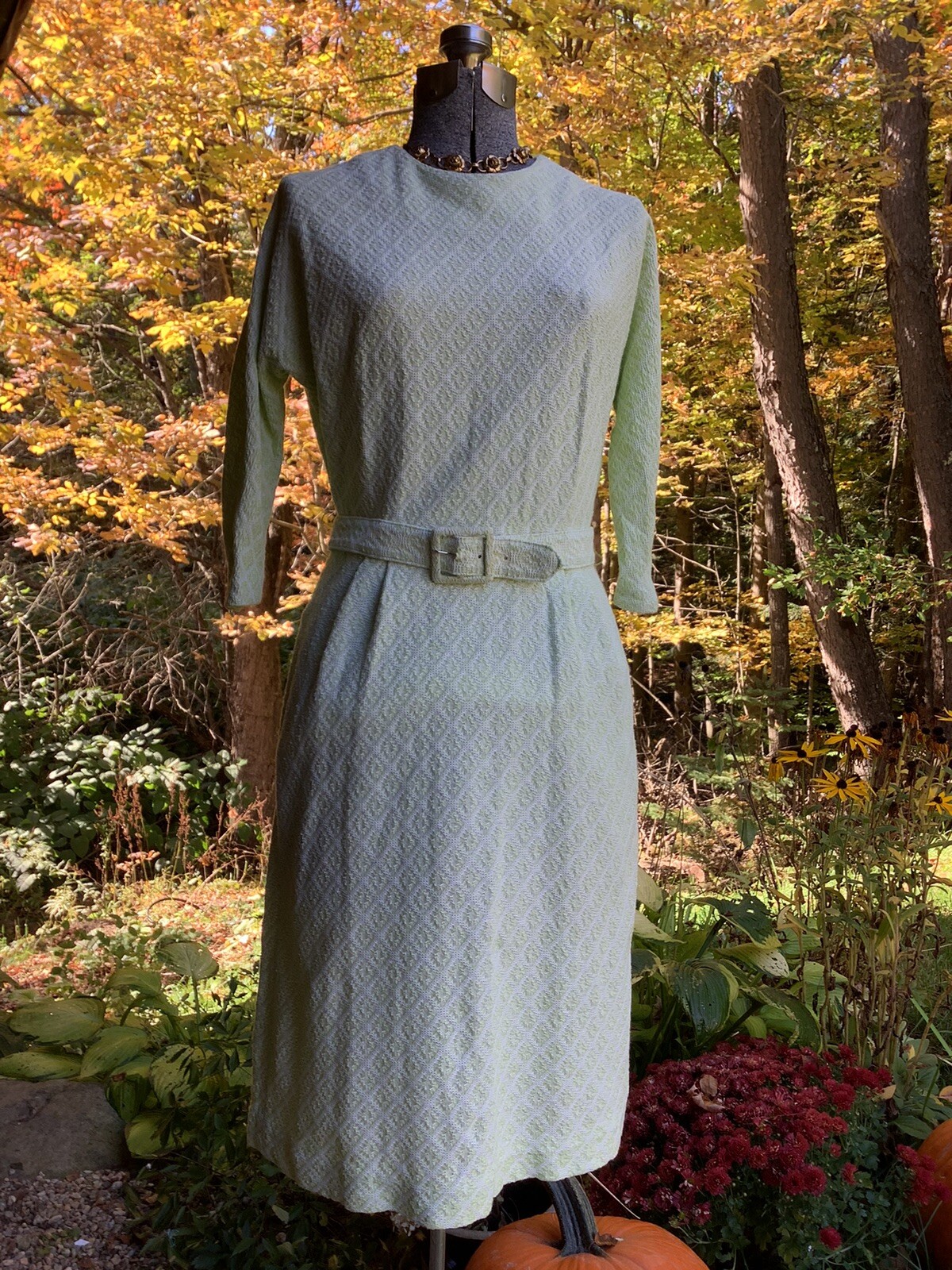 Vintage 1960’s Curvy Textured Green Cotton THE JONES GIRL DRESS 40-28-40