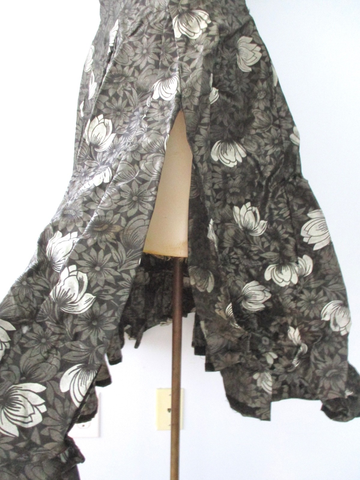 Vtg 50s black gray goth floral stiff taffeta rockabilly VLV dress full skirt M/L