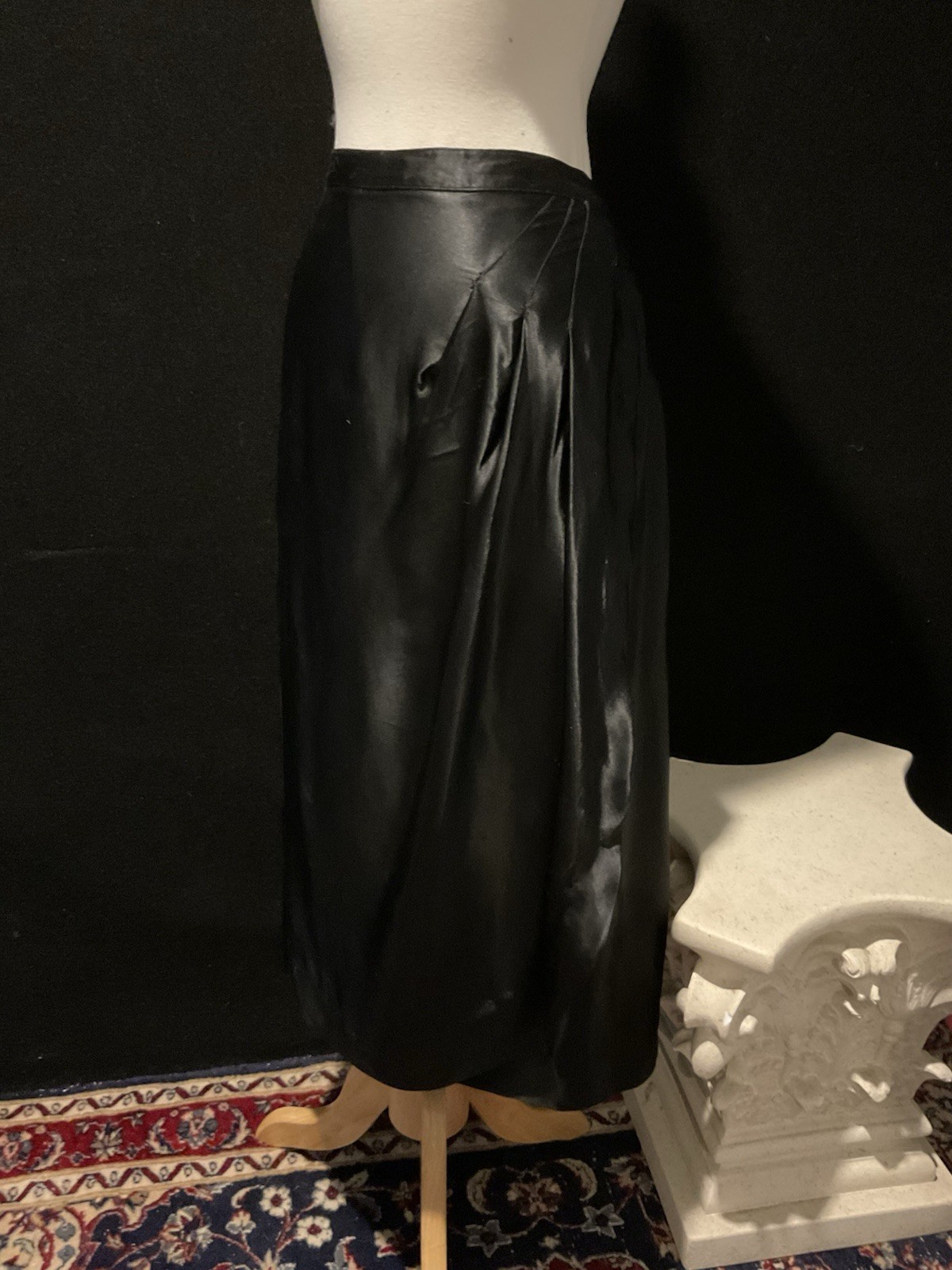 VINTAGE 40s 2 PIECE OUTFIT. SATIN BACKED CREPE. BEAUTIFUL AND TIMELESS
