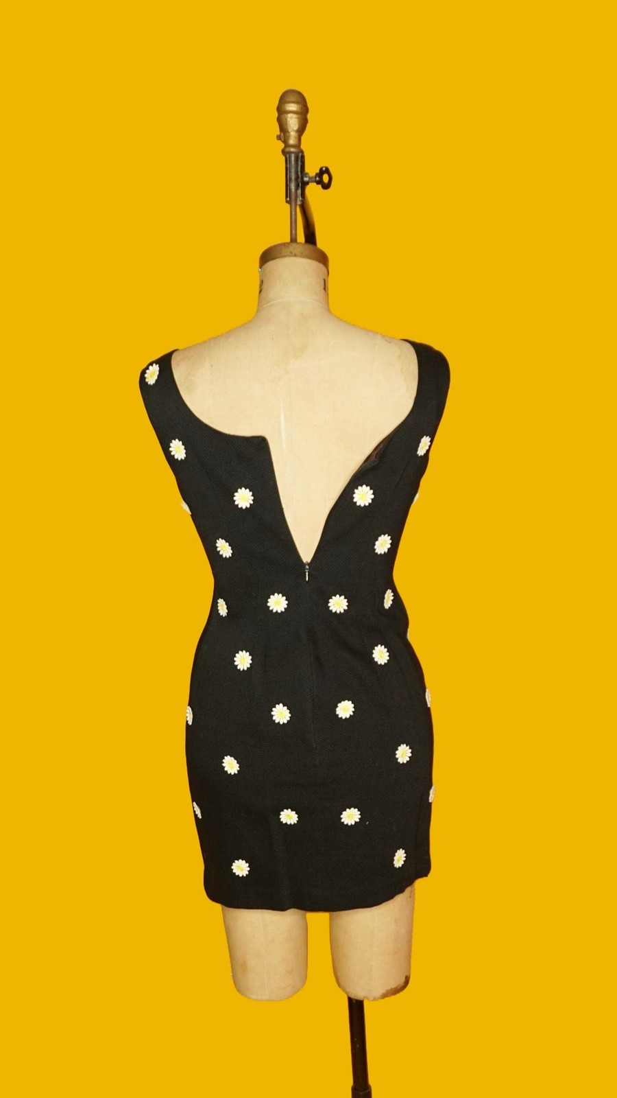 1990s-Y2K LAUNDRY by SHELLI SEGAL Waffle Knit Floral Daisy Appliqué Dress. XS-S