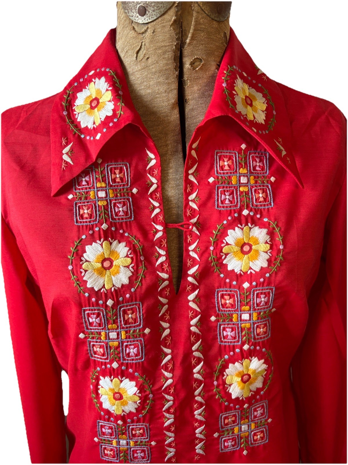 Vintage Lily Retro 70’s Women’s Floral Embroidered Red Blouse Size L Daisies