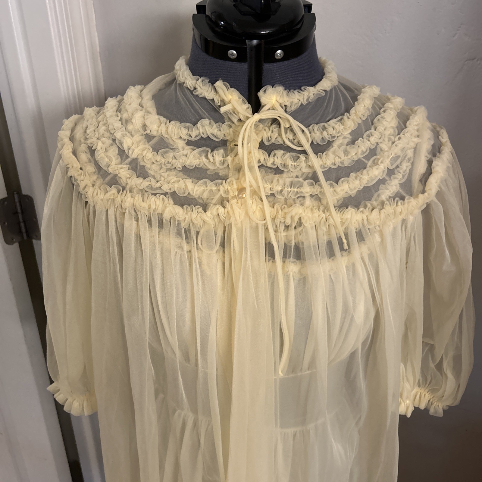 VTG CHIC LINGERIE Yellow Nightgown and Robe Peignoir NYLON USA SZ Med
