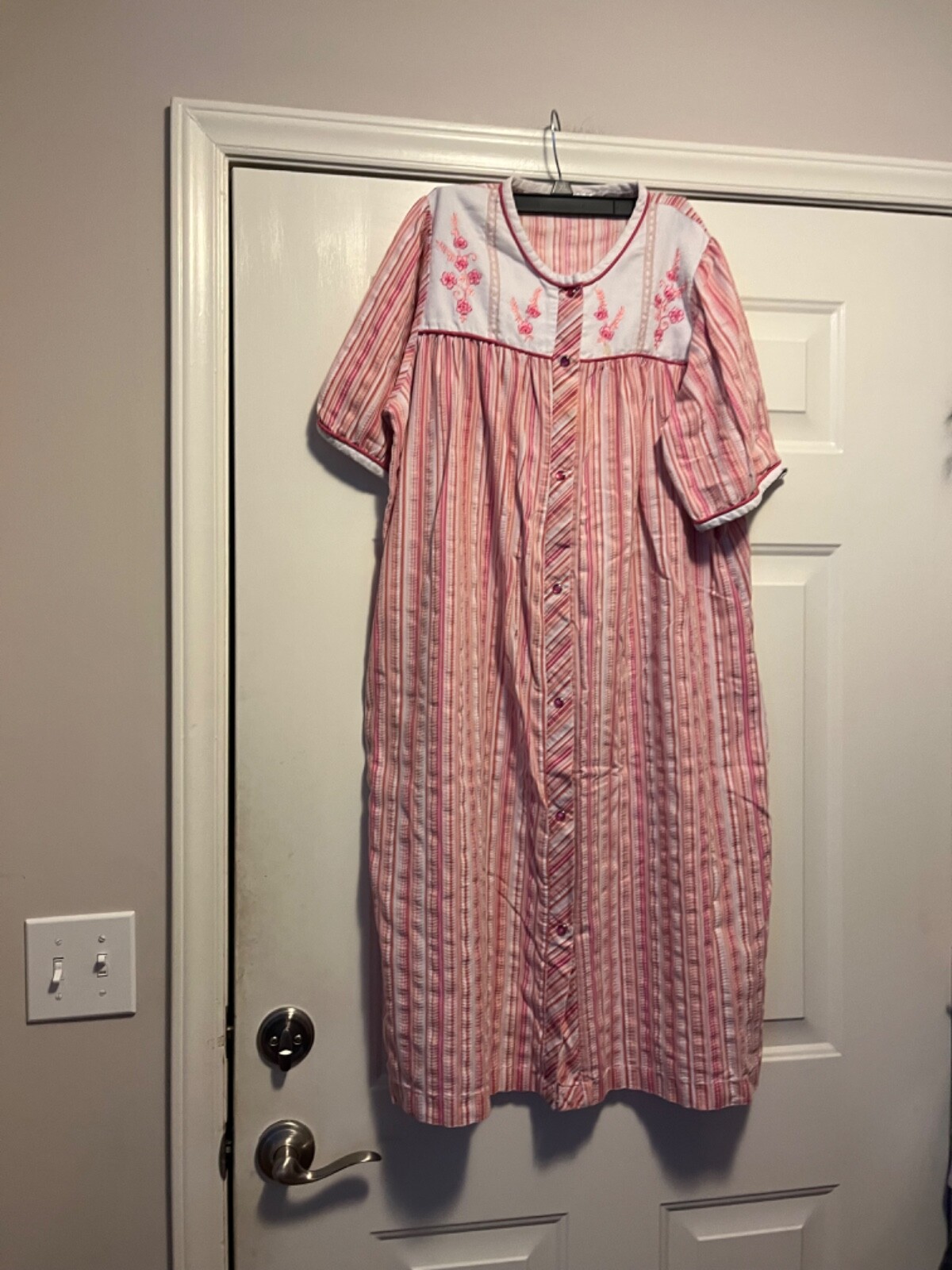 Vtg Coffee Time Robe Women’s LG, Floral Multicolored Pearl Snap Buttons, Embroid