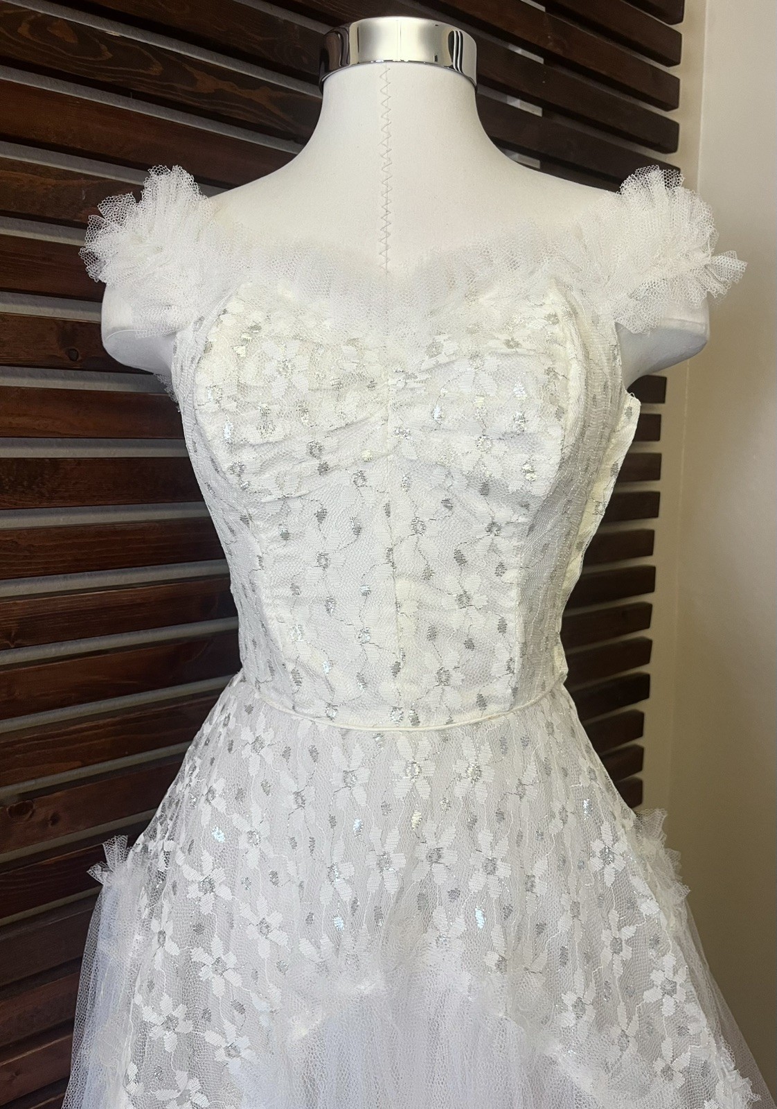 1950s Vintage White & Metallic Silver Tulle Layered Prom Wedding Dress Gown