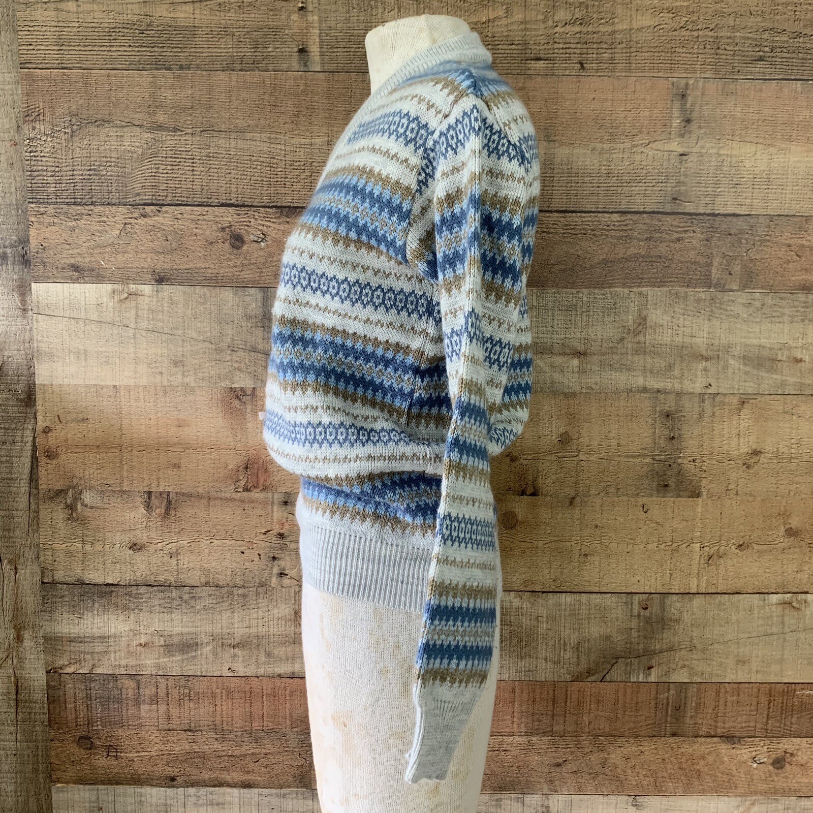 Vintage 1970s Jump Ahead Ribbed Cuff Hem V-Neck Sweater Size S/M