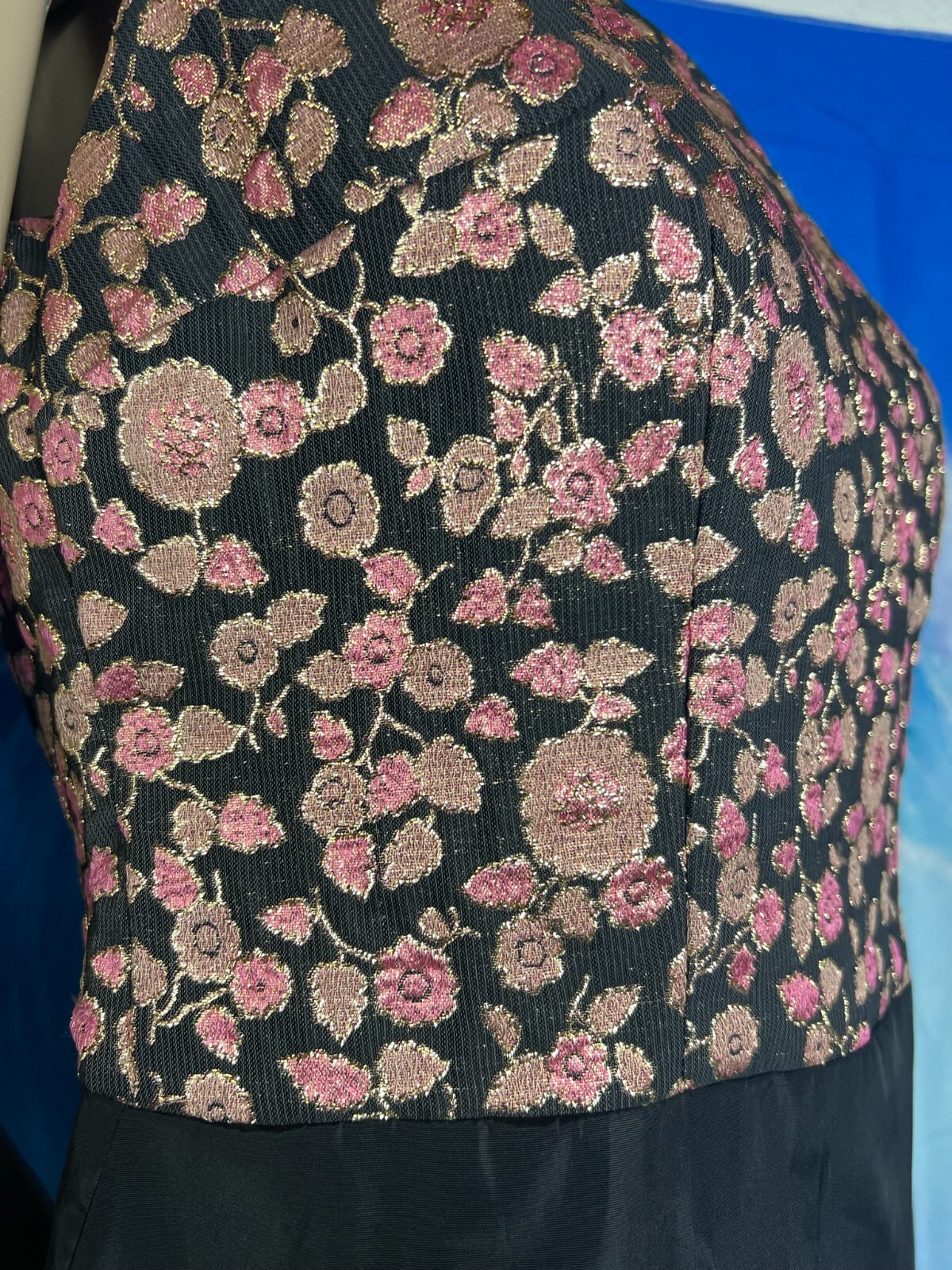 Vintage 1960s Brocade A-Line Dress | Gold Lurex | Twiggy Style | 38-40 ✨