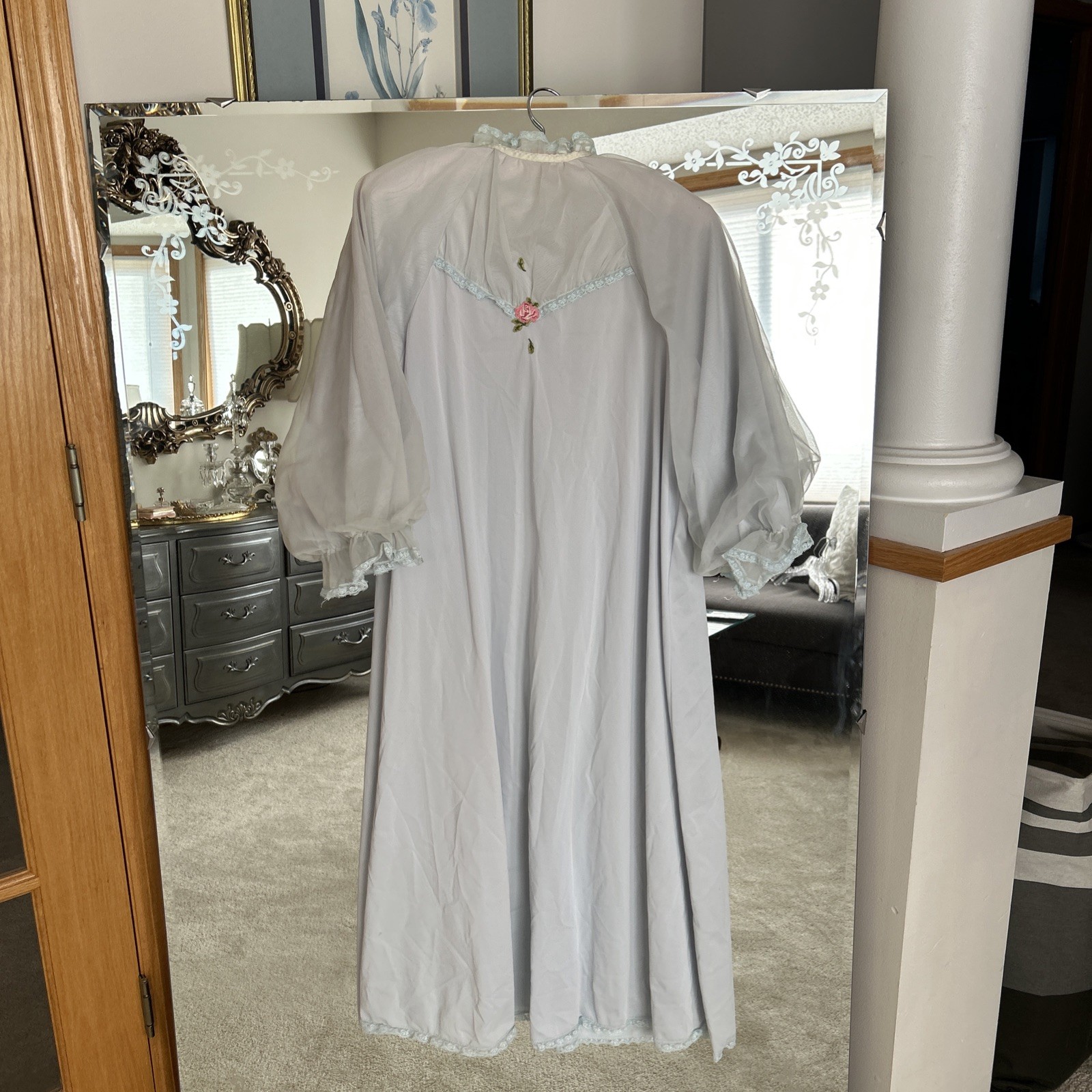Vintage Laros Size Large Women’s Nightgown Slip Romantic Robe Blue Nylon Lace
