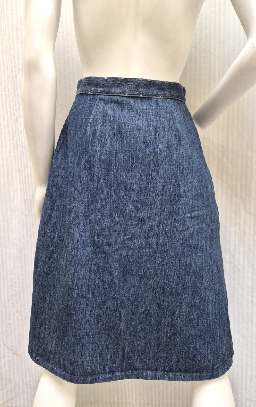 Vintage 70s Denim Pocket A-line Knee Length Snap Front Skirt – Waist 25 inches