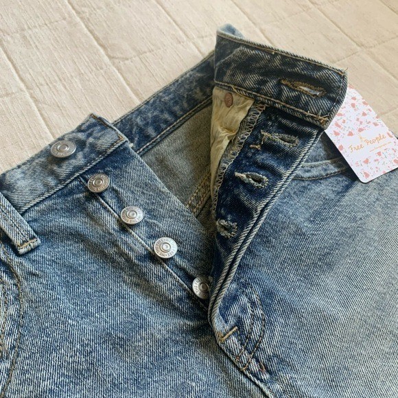 NWT Free People x We the Free Taliesin Cutoff Short in Mid Blue Size 25