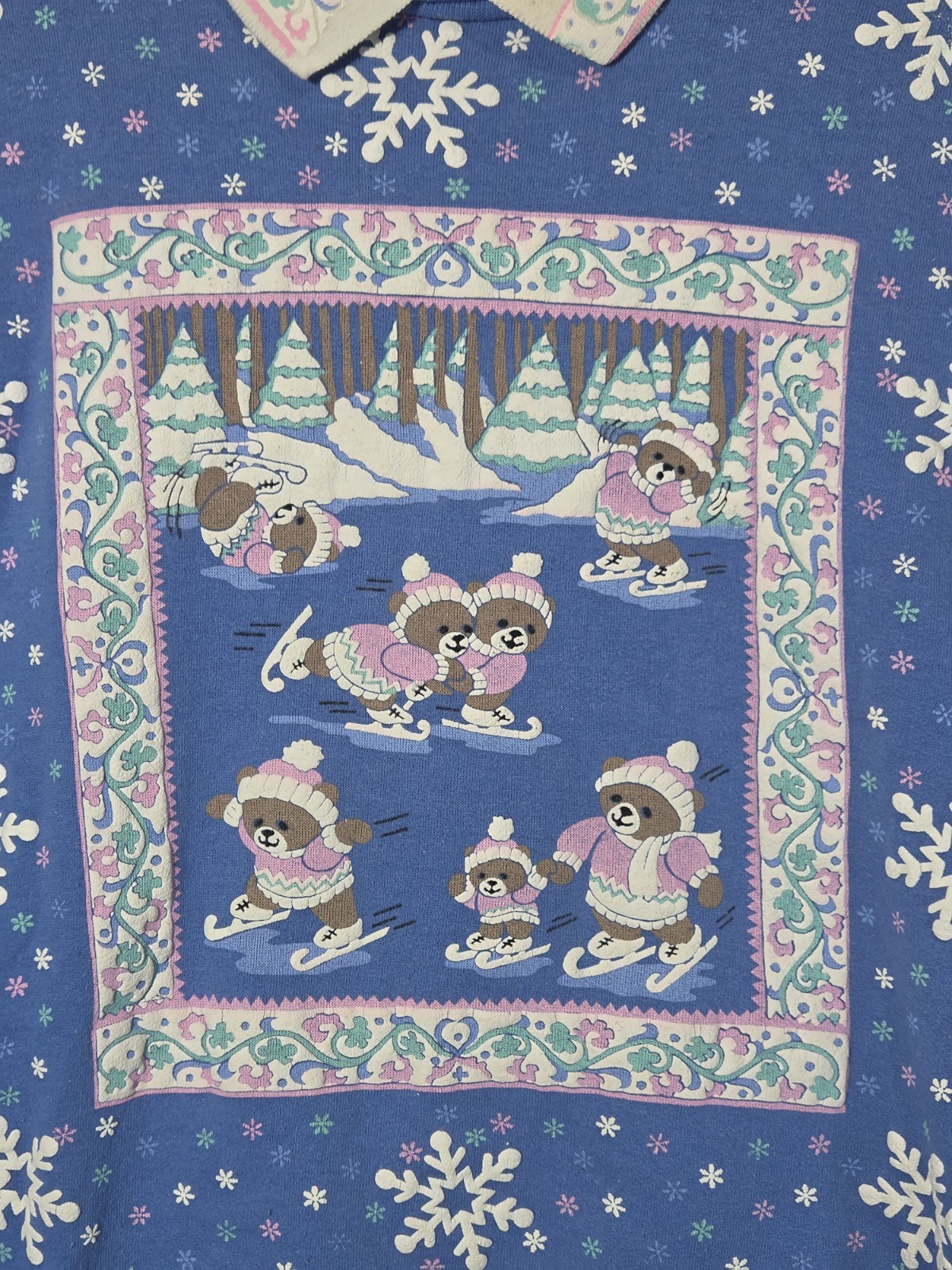 90s Spumoni Christmas Skating Bears Sweatshirt Women’s LRG Puff Paint Snowflake