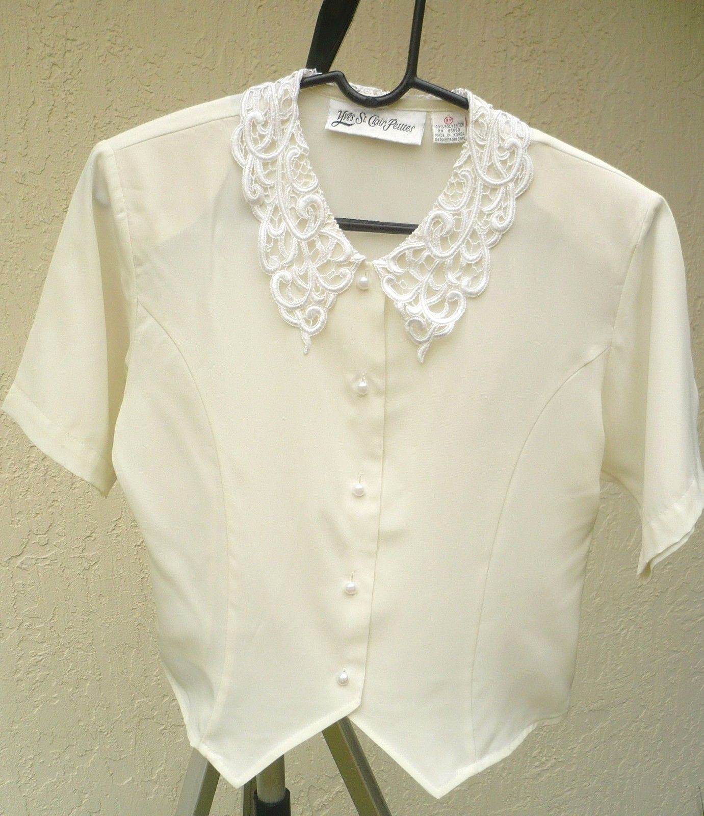 VTG 80S IVORY SATIN LACY PEARL CUTOUT LACE PETER PAN COLLAR BLOUSE S M P WOMEN