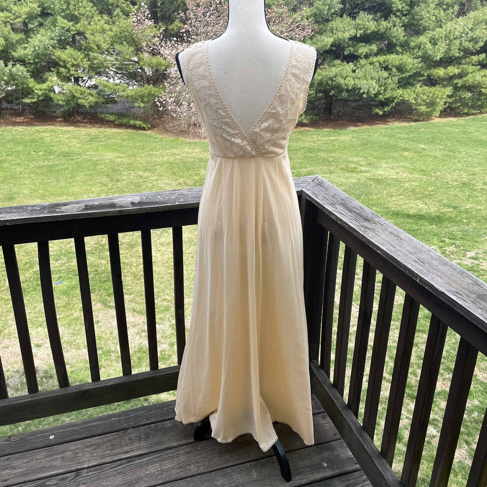 VANITY FAIR Peignoir Set Dressing Gown Robe Lace Peach Dainty Nylon 70s Vtg
