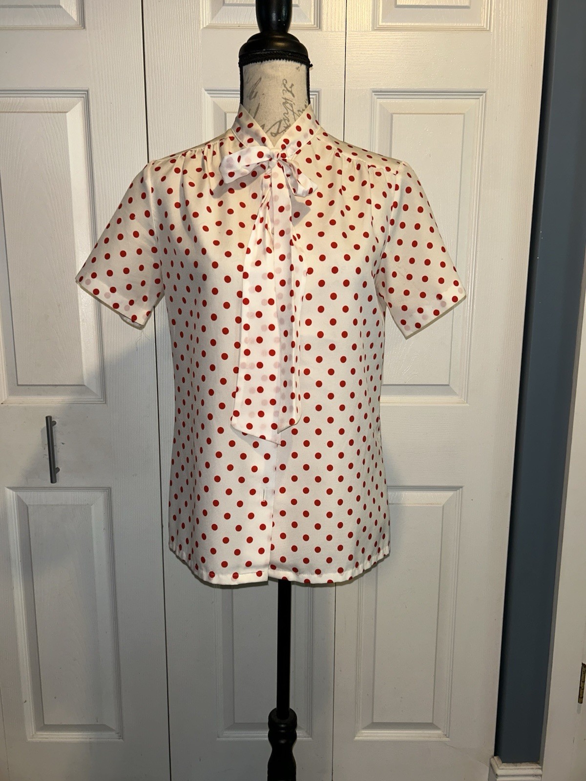 Vintage 70s Polka Dot Pussybow Short Sleeve Button Down Collared Blouse