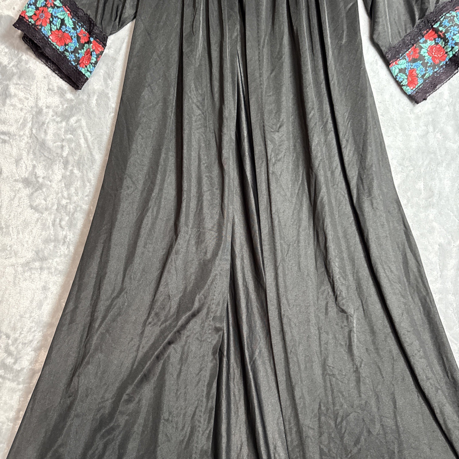 VTG Black Red Rose BUTTER SOFT Nylon Peignoir Robe for nightgown w Lace Sexy L