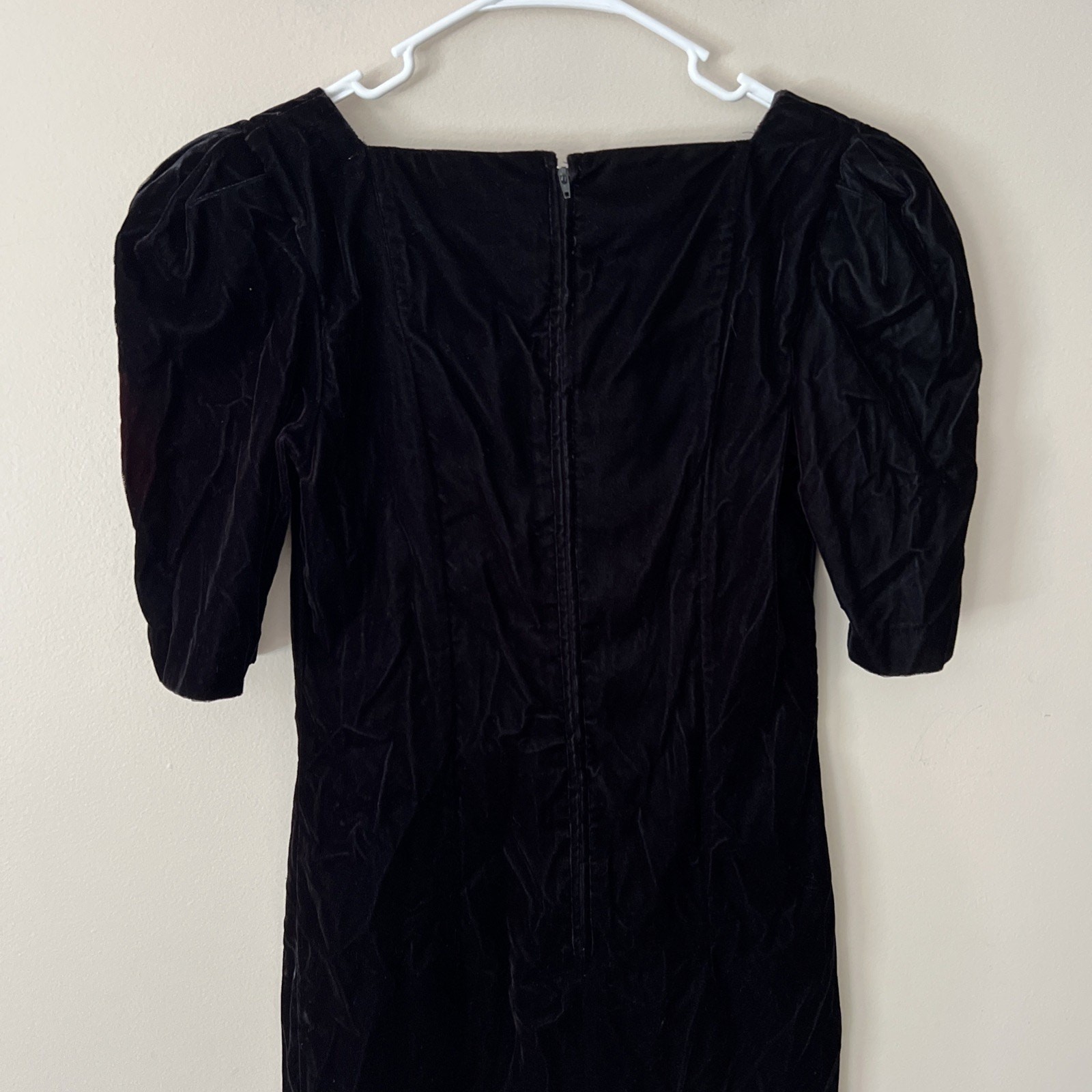 Cachet Vintage 90s 1990s Black Velvet Cocktail Dress LBD Sexy Small No Tag
