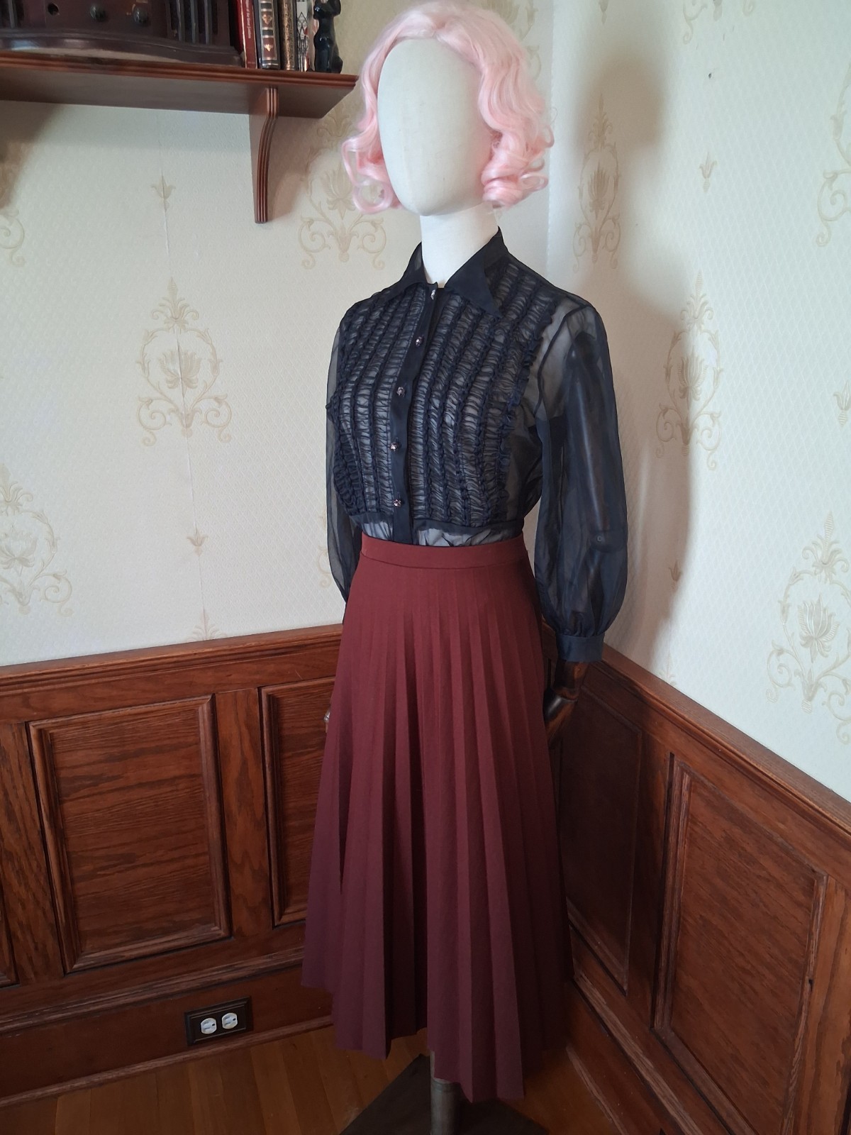 Vintage 1960s/70s Ivy Stevens Maroon Accordion Pleat Preppy Dark Academia Skirt