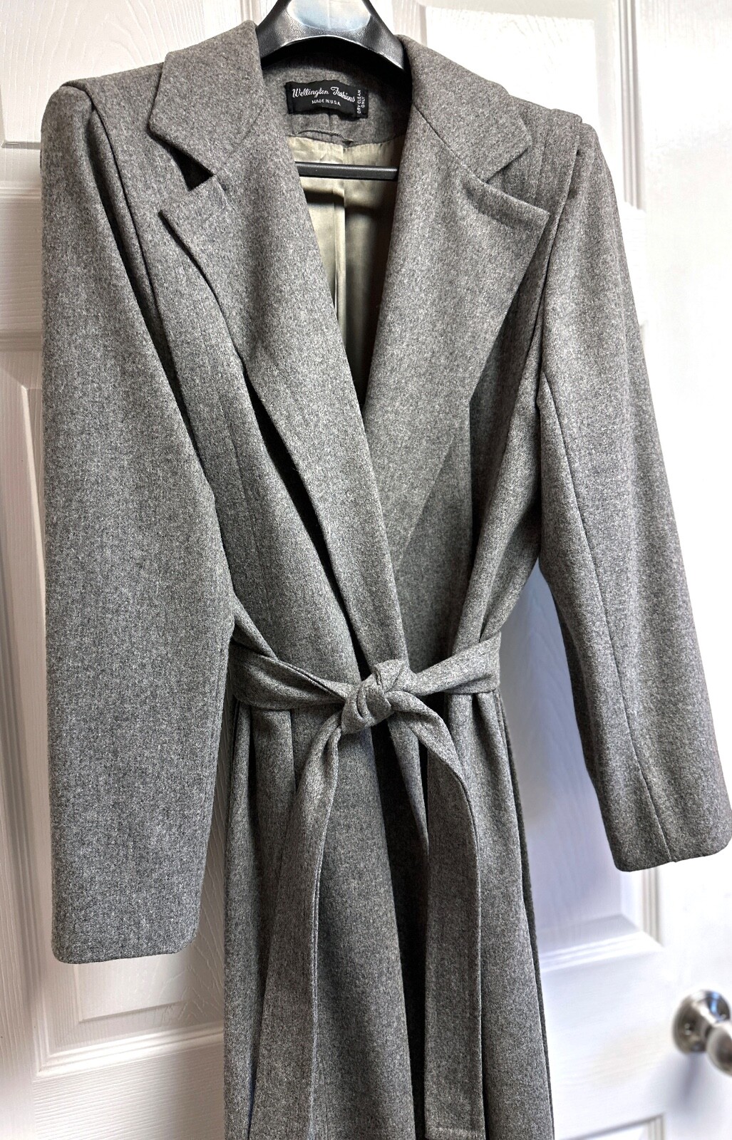 Vintage Women’s Wellington Fashions „Featherlite” Long 100% Wool Coat 46″ Bust