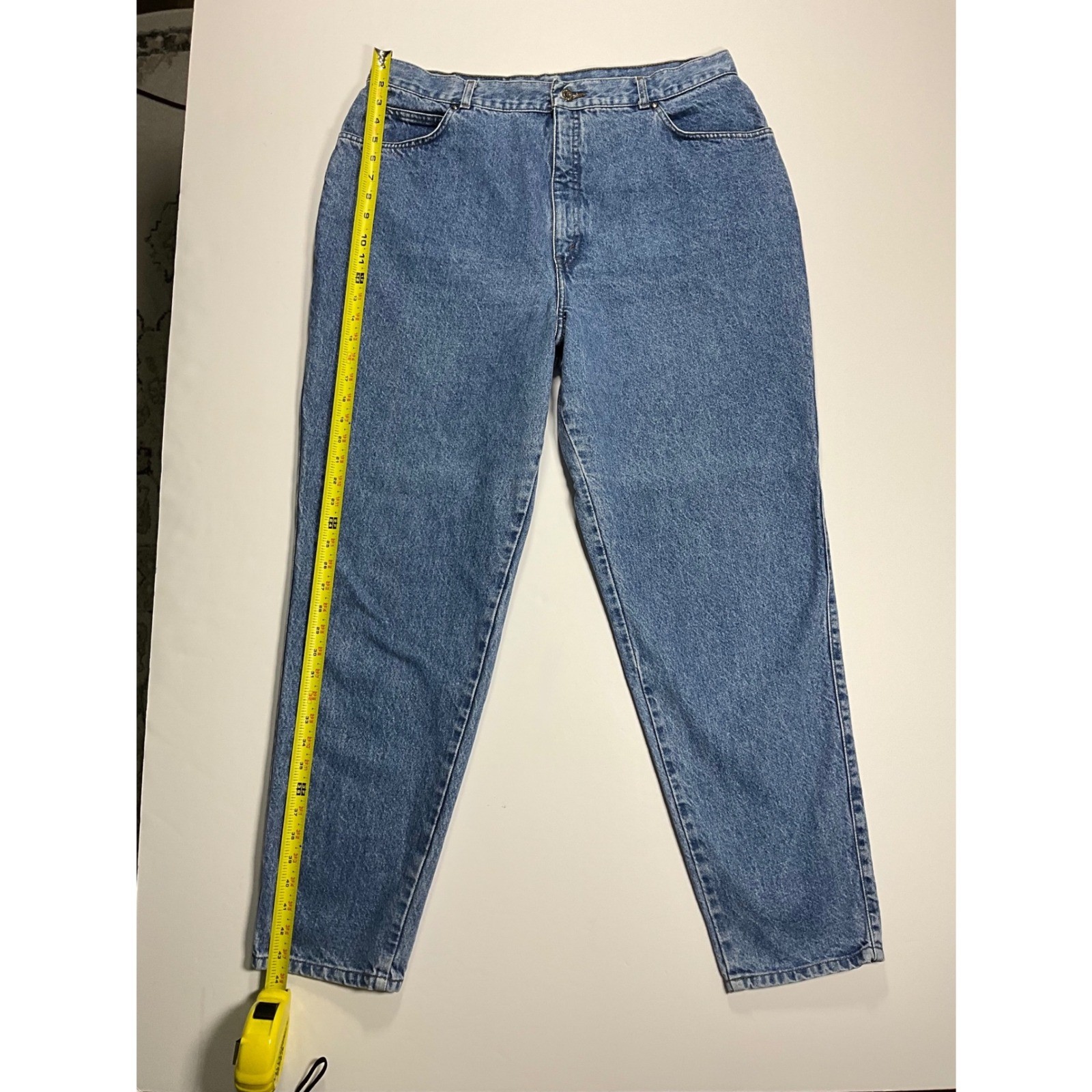 VINTAGE Levis 900 Series Womens 24 Tapered Leg Jeans Medium Wash Blue Denim