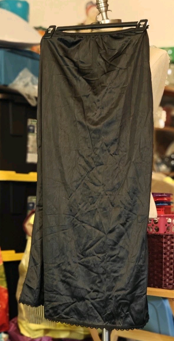 warners perfect measure black large half slip Waist 22 Length 33